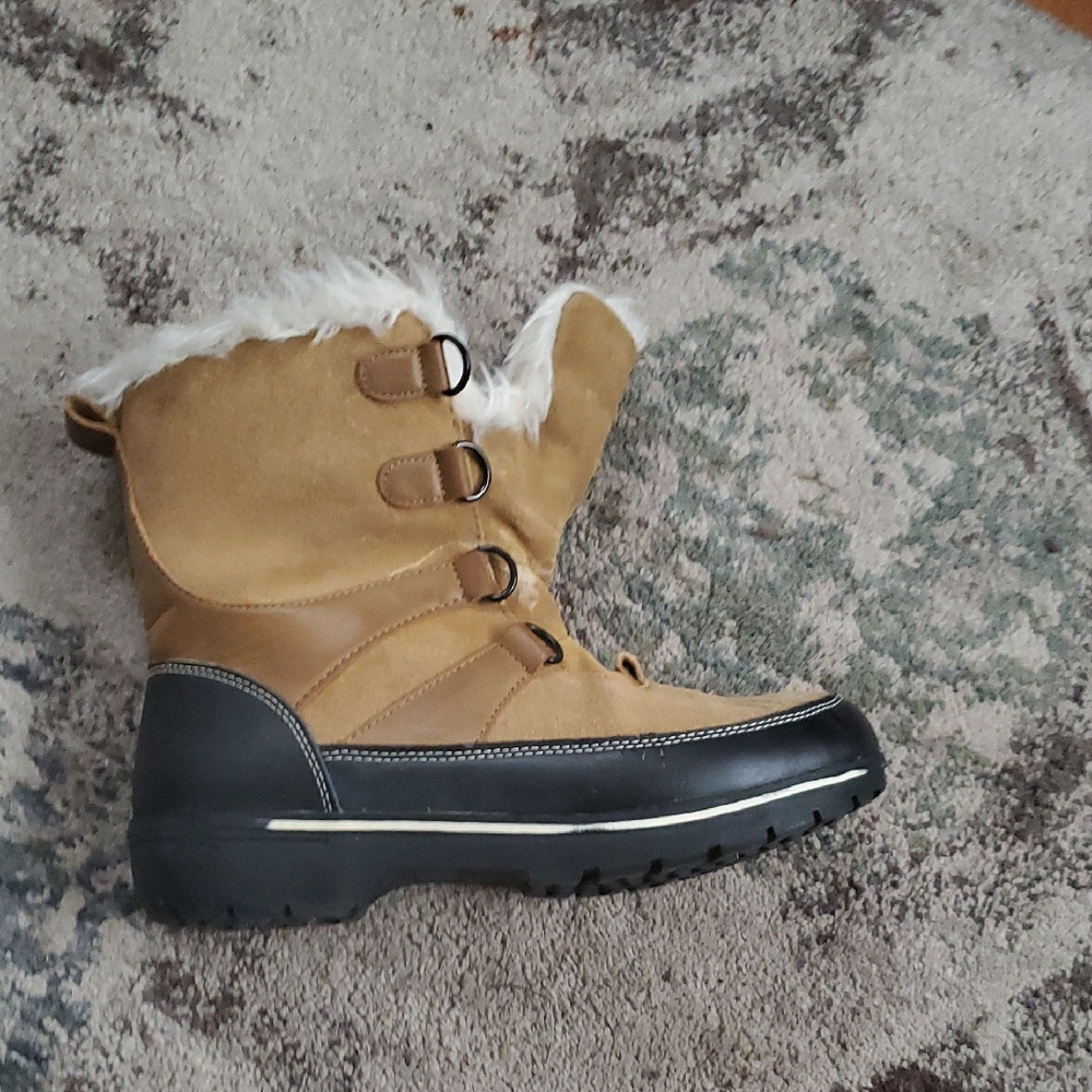 Women's Tan and Black Winter Boots